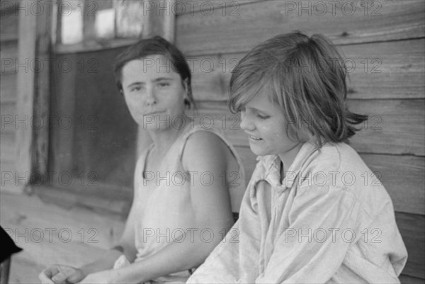 Elizabeth and Ida Tengle, Hale County, Alabama.