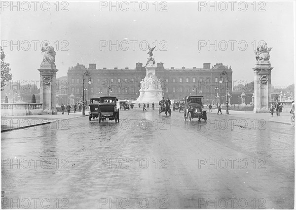 Buckingham Palace, The Mall, St James, City of Westminster, London, 1911. Creator: Unknown.