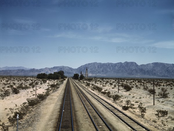 Santa Fe R.R. line leaving Cadiz, Calif. , 1943. Creator: Jack Delano.