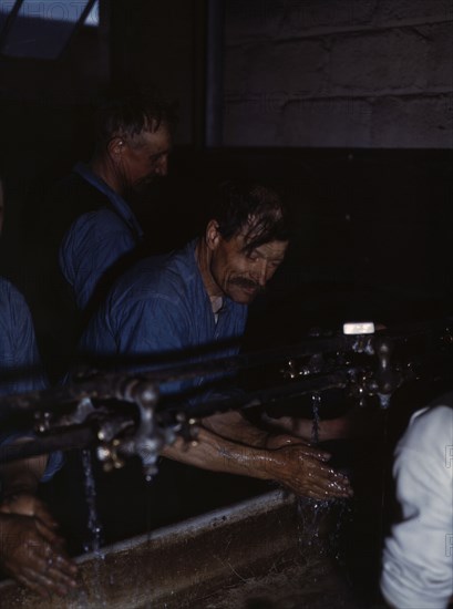 John Sabados washing up after a day's work..., Proviso yard of C & NW RR, Chicago, Ill., 1943. Creator: Jack Delano.