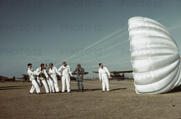 Instructor explaining the operation of a parachute to student pilots, Fort Worth, Tex., 1942. Creator: Arthur Rothstein.