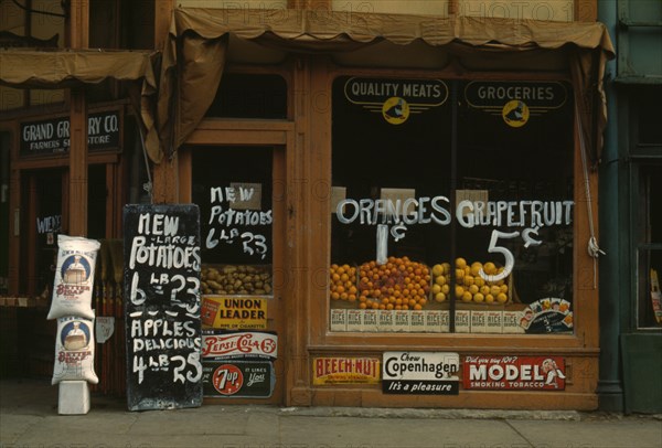 Grand Grocery Co., Lincoln, Neb., 1942. Creator: John Vachon.