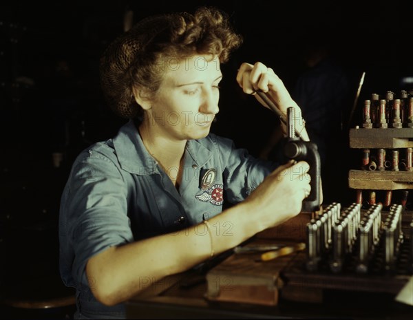 Mrs. Doris Duke, who is 26 and a mother of one child, Corpus Christi, Texas, 1942. Creator: Howard Hollem.