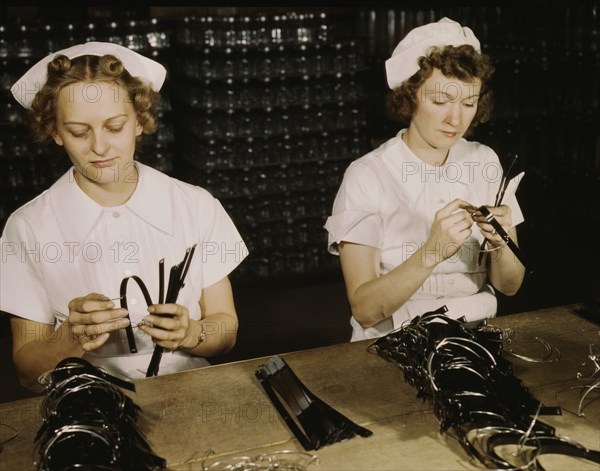 Two Navy wives, Eva Herzberg and Elve Burnham..., Glenview, Ill., 1942. Creator: Howard Hollem.