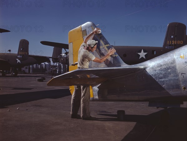 On North American's outdoor assembly line..., North American Aviation, Inc., Inglewood, Calif., 1942 Creator: Alfred T Palmer.