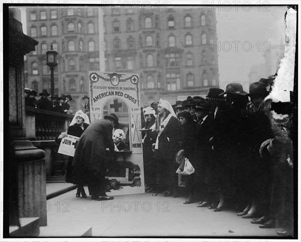 Red Cross, between 1910 and 1920.