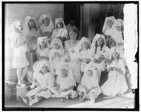 Red Cross, between 1910 and 1920.