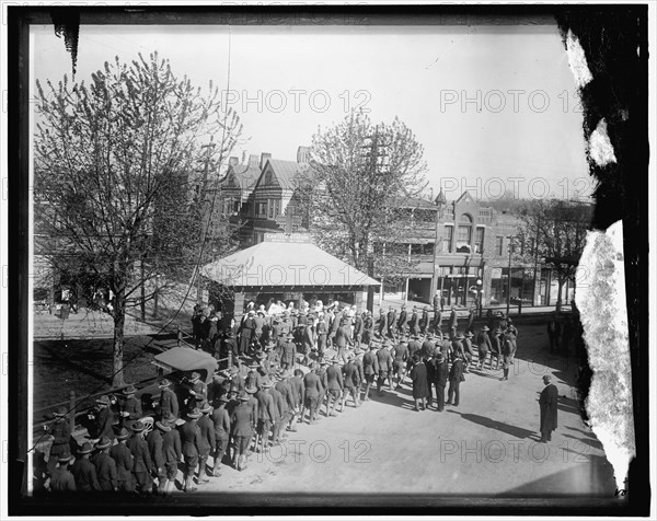 Red Cross, between 1910 and 1920.