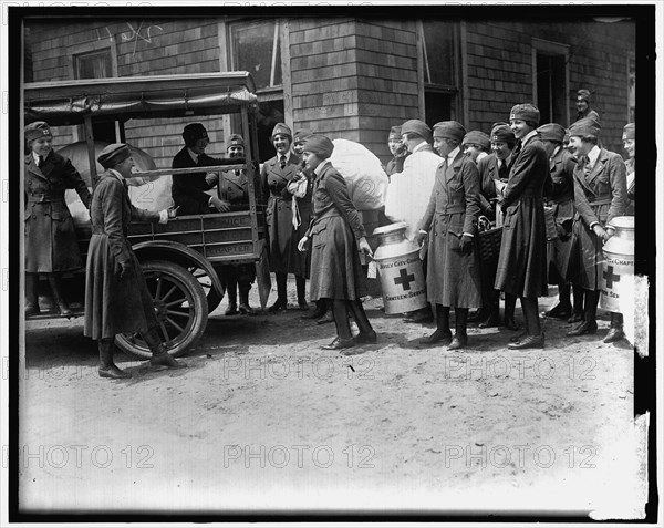 Red Cross, between 1910 and 1920.