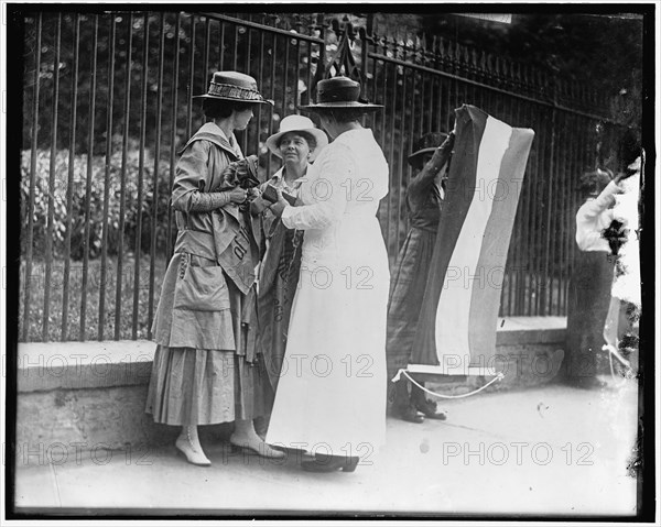 Suffragette, between 1910 and 1920.