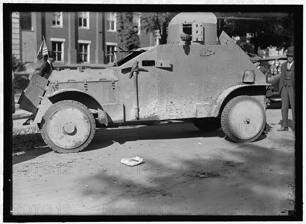 Armored car, between 1916 and 1918. USA.
