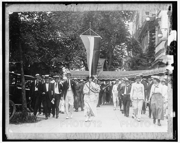 Suffragettes, between 1910 and 1920.