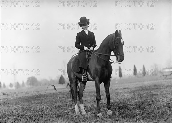 Edgewood Hunt. Ethel Mcmurray, 1912. Creator: Harris & Ewing.