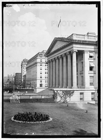 Treasury Building, between 1914 and 1917.