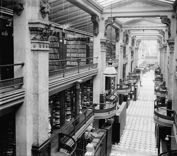 Int. Patent office, between 1910 and 1920. [Interior, USA].