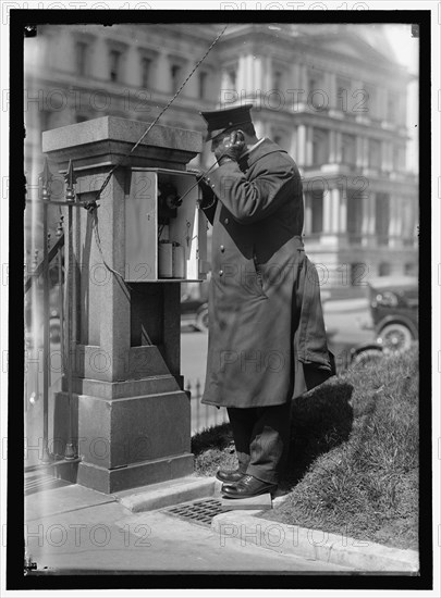 Call box at White House, between 1910 and 1917.