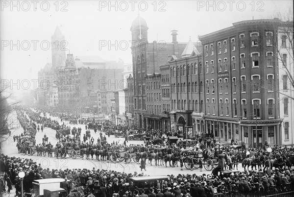 Maine, U.S.S - Funeral Services For Victims, 1914.