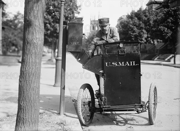Post office Department - Motor Cycle Postman, 1912. [USA].
