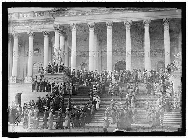 Capitol, U.S. group on steps, between 1913 and 1917.