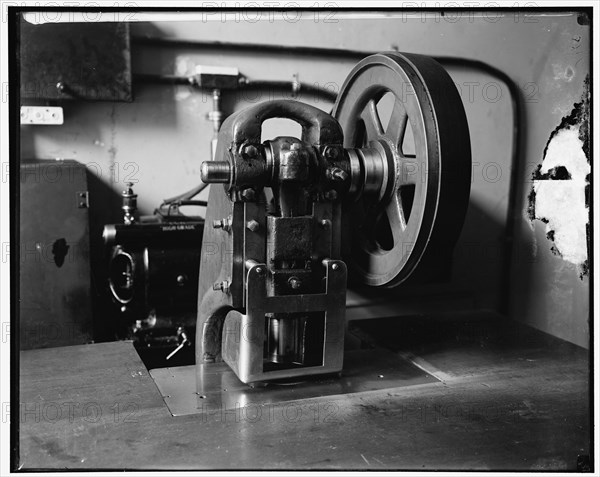 Stamping machine at Treasury, between 1910 and 1920.