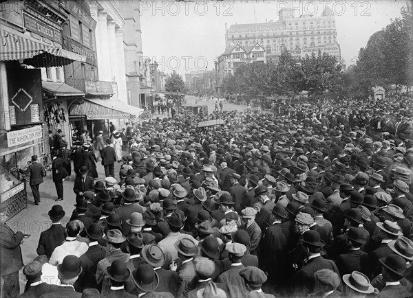 Baseball, Professional - Crowds At Scoreboard, 1912.
