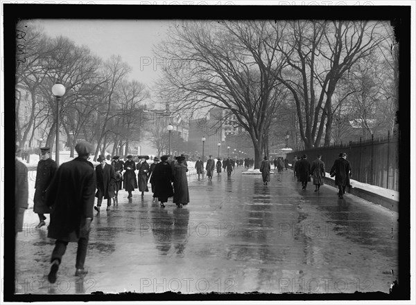Street scene, Washington, D.C., between 1913 and 1918.