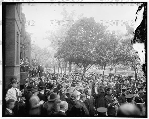 Liberty Loan group, Hotel Gordon, between 1910 and 1920.