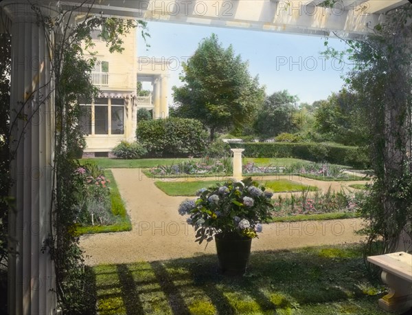 Samuel Knopf house, Lawrence, New York, c1913. Creator: Frances Benjamin Johnston.