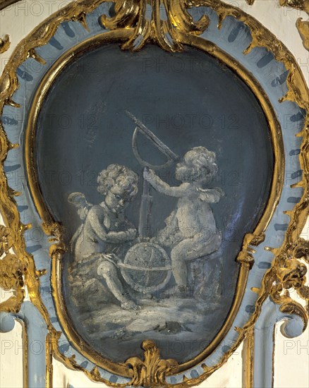 Two astronomers, a sphere and a telescope, between 1735 and 1745.