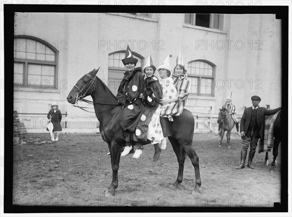 Society Circus - clowns on horseback, between 1909 and 1923.