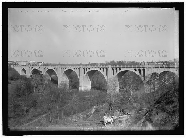 Taft Memorial Bridge, Rock Creek Park, between 1911 and 1920.