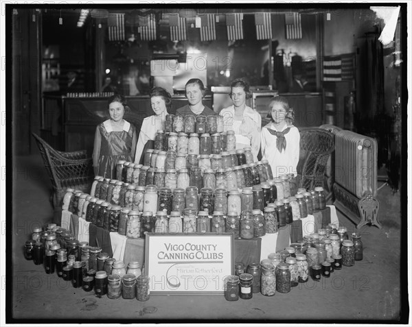 War Garden: Vigo County Canning Clubs, between 1910 and 1920.