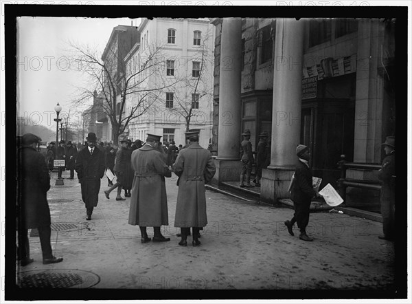 Street Scene, near G Street, Washington, D.C., between 1913 and 1918.