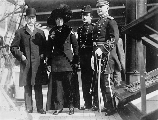 Battleship Review, E.T. Stotesbury; Lady; Dr. [Cary Travers] Grayson; Maj. Rhoads, 1912.