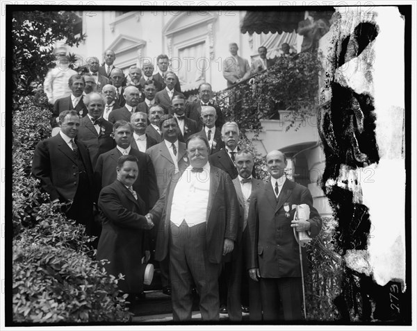 President Taft with members of Notification Committee, between 1910 and 1920.