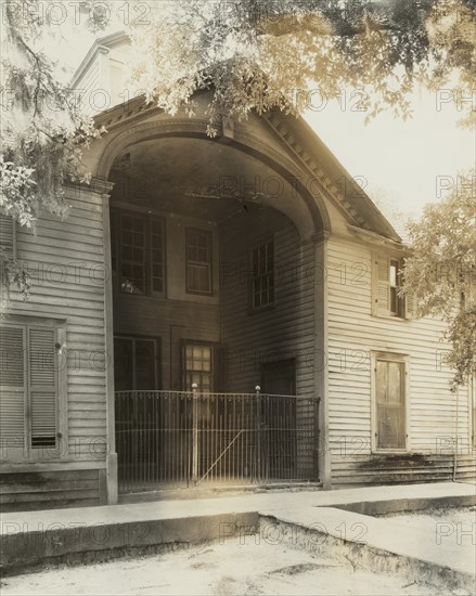 Unidentified building, Natchez vic., Adams County, Mississippi, 1938.