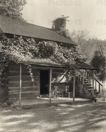 Mast Weaving House, Valle Crucis, Watauga County, North Carolina, 1938.