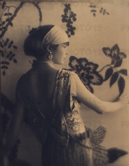 Woman, half-length portrait, facing right, viewed from behind, between 1920 and 1930.