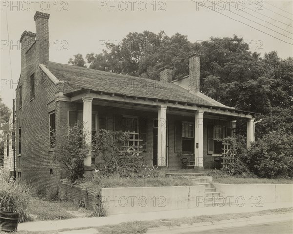 Small house, 609 Jefferson Street, Natchez, Adams County, Mississippi, 1938.