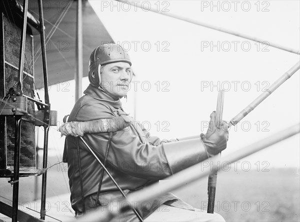 Army Aviation, College Park Aviation Field, 2nd Season - Capt. F.B. Hennessy, Curtiss Plane, 1912. Early aviation, USA.