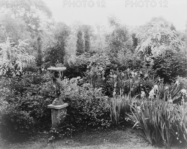 English lead figurine holding sundial, Graham Nichols garden, Greenwich, Connecticut, between 1908 and 1927.