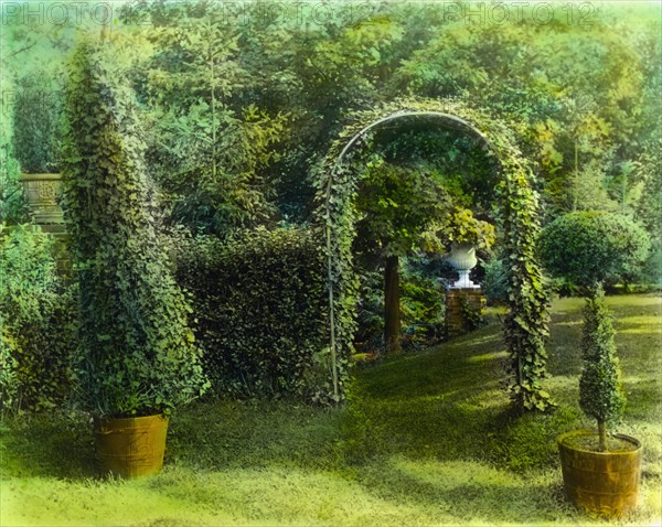 Unidentified house and garden, possibly Drumthwacket, Moses Taylor Pyne house, Princeton, New Jersey, between 1910 and 1935.