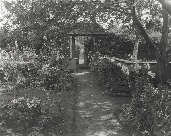 Indian Ridge, Dr. Francis Bishop Harrington house, 166 Argilla Road, Ipswich, Massachusetts, 1926. Creator: Frances Benjamin Johnston.