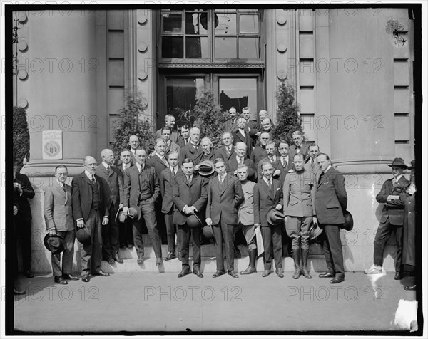 Artist's dinner, between 1910 and 1920. Creator: Harris & Ewing.