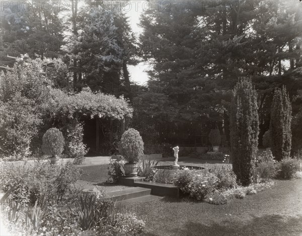 Myron Hunt house, 200 North Grand Avenue, Pasadena, California, 1917. Creator: Frances Benjamin Johnston.