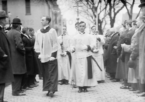 Pan American Mass. - Thanksgiving Day At St. Patrick's. Choir, 1912. Creator: Harris & Ewing.