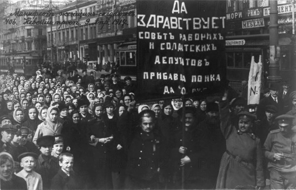 Long live the Council of Workmen's and Soldiers' Deputees! Russian Sailors and Women...April 9, 1917 Creator: Anonymous.