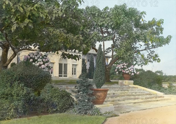 Red Maples, Mrs. Rosina Sherman Hoyt House, Southampton, New York, 1915. Creator: Frances Benjamin Johnston.