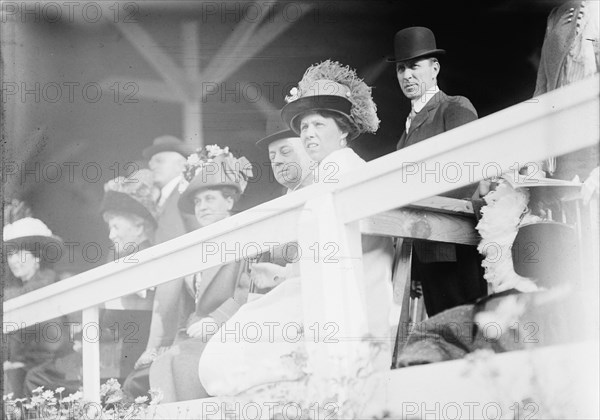 Horse Show - Knox, Philander Chas., Attorney General of U.S., 1901-1904; Senator..., 1911. Creator: Harris & Ewing.