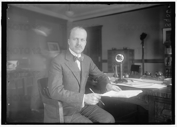 Walter S. Gifford, between 1914 and 1918. Creator: Harris & Ewing.